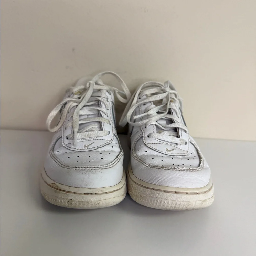 Nike kids white